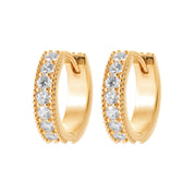 Créoles dorées Marla ornées de zircons - Bijou photographié sur fond blanc