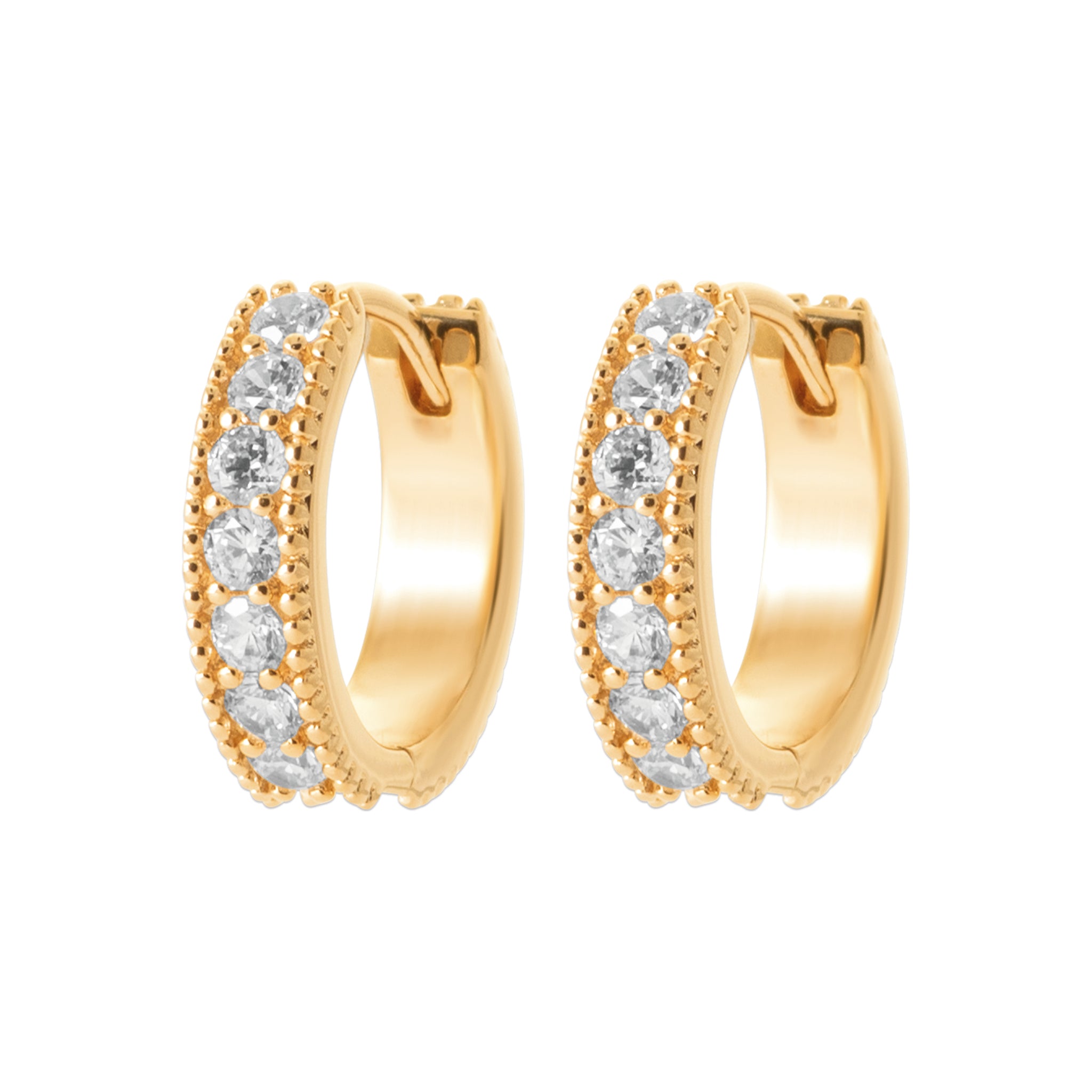 Créoles dorées Marla ornées de zircons - Bijou photographié sur fond blanc