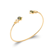 Bracelet jonc doré Nilla orné de zircons verts et oranges - Bijou photographié sur fond blanc