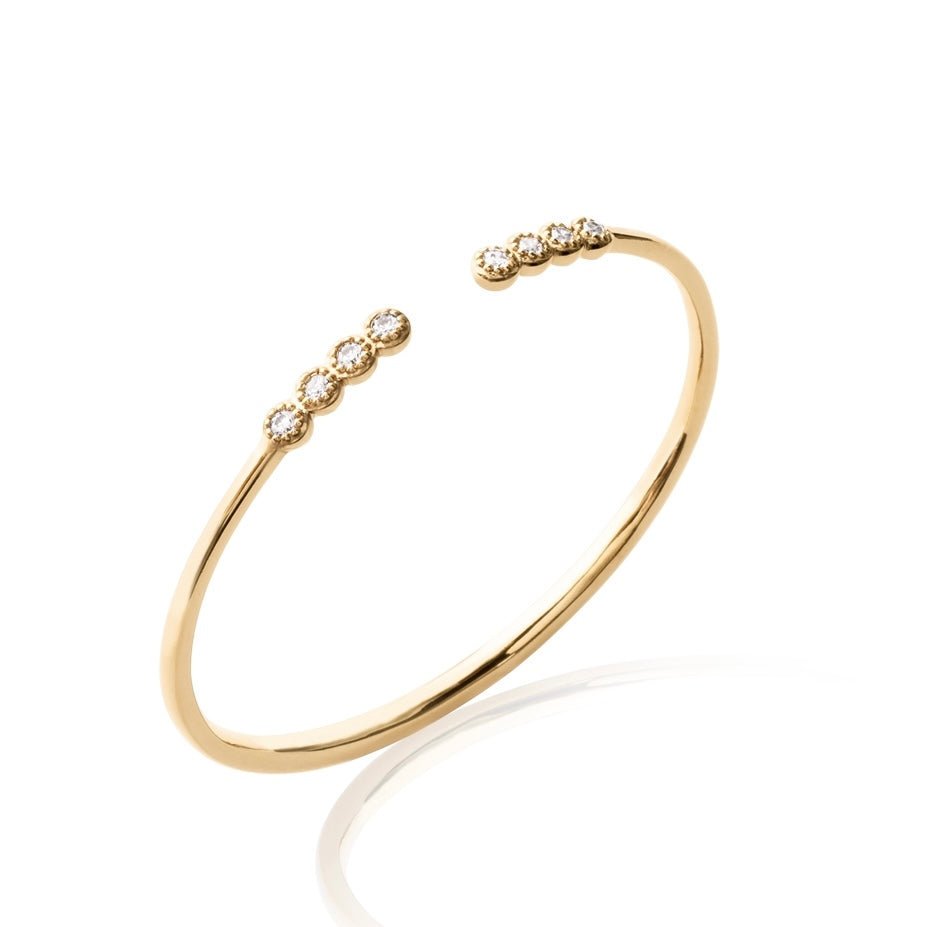 Bracelet jonc doré Mina serti de zircons - Bijou sur fond blanc