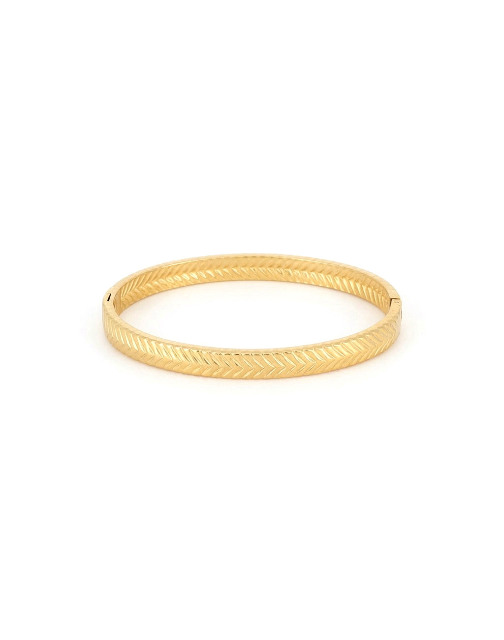 Jonc doré Zaya à motif chevron - Bijou sur fond blanc