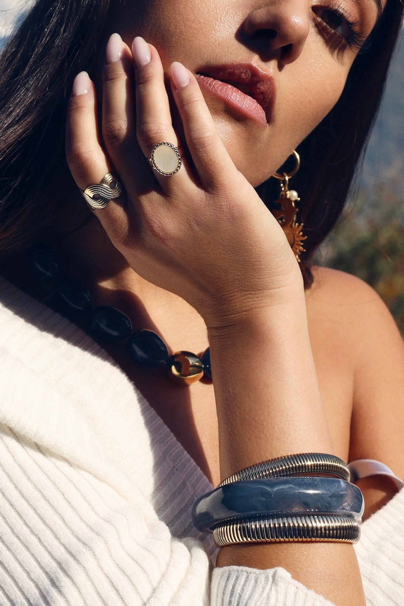 Bracelet jonc en acétate coloré Lima bleu - Bijou porté