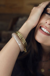 Bracelet jonc en acétate coloré Lima rose - Bijou porté