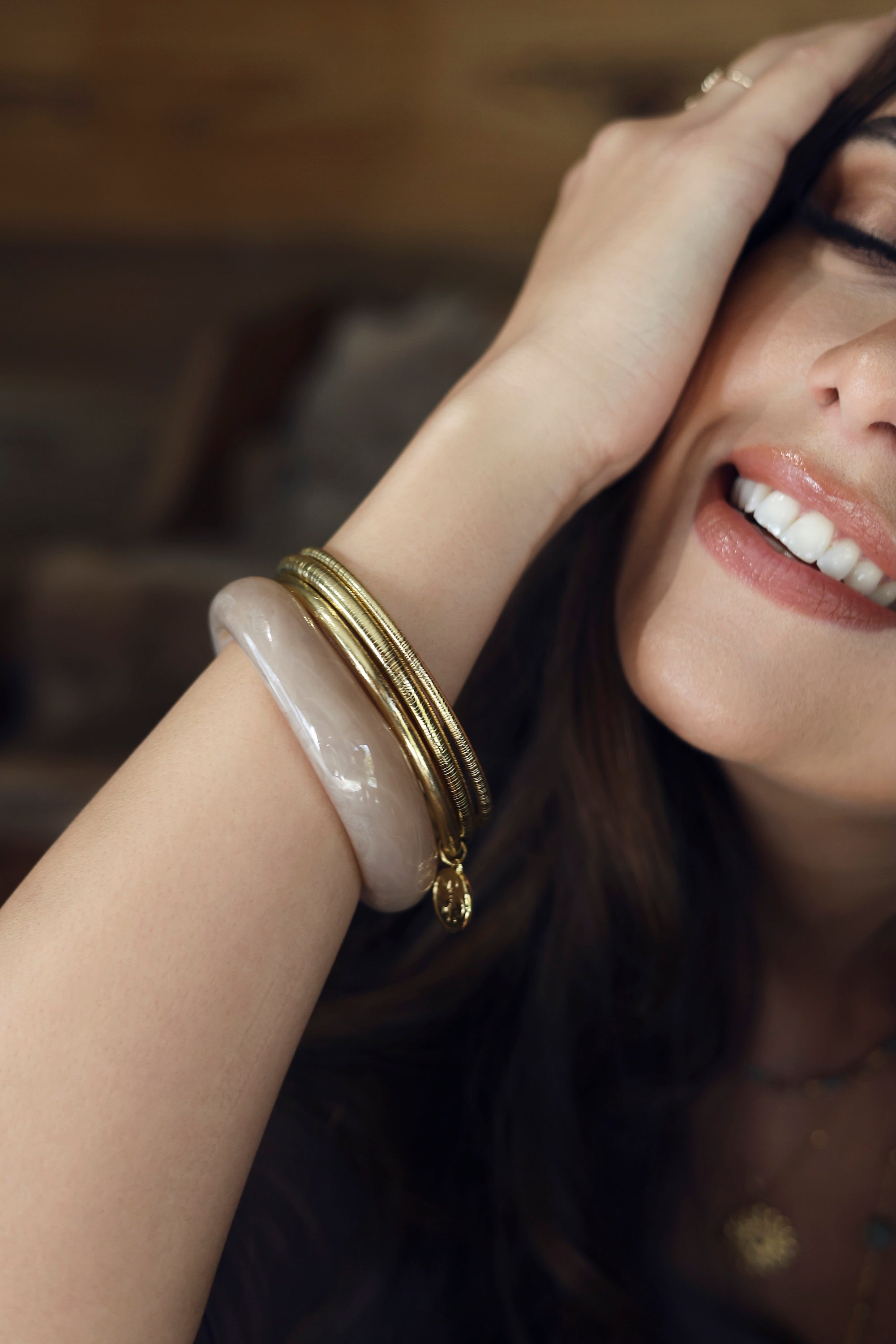 Bracelet jonc en acétate coloré Lima rose - Bijou porté