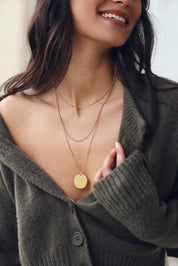 Grande médaille ronde Alba XL simple dorée pour gravure - Bijou porté