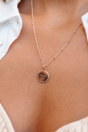 Médaille ronde Louisa M avec bordure dorée pour gravure - Bijou porté