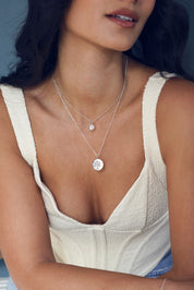 Médaille réversible en argent arbre de vie avec une face ornée d'un arbre de vie et une face lisse pour gravure - Bijou porté
