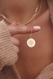 Médaille réversible dorée Arbre de vie avec une face ornée d'un arbre de vie et une face lisse pour gravure - Bijou porté