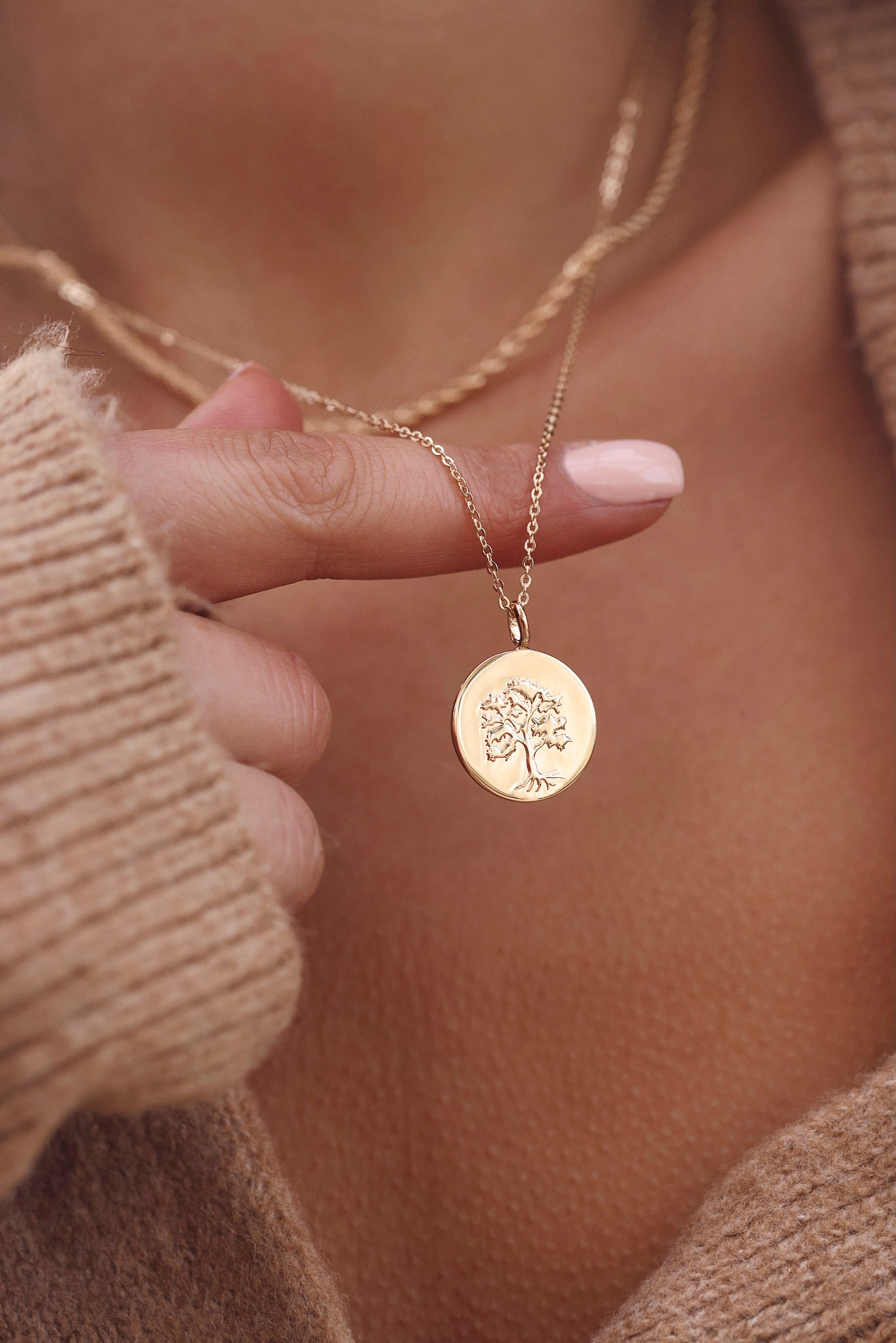 Médaille réversible dorée Arbre de vie avec une face ornée d'un arbre de vie et une face lisse pour gravure - Bijou porté