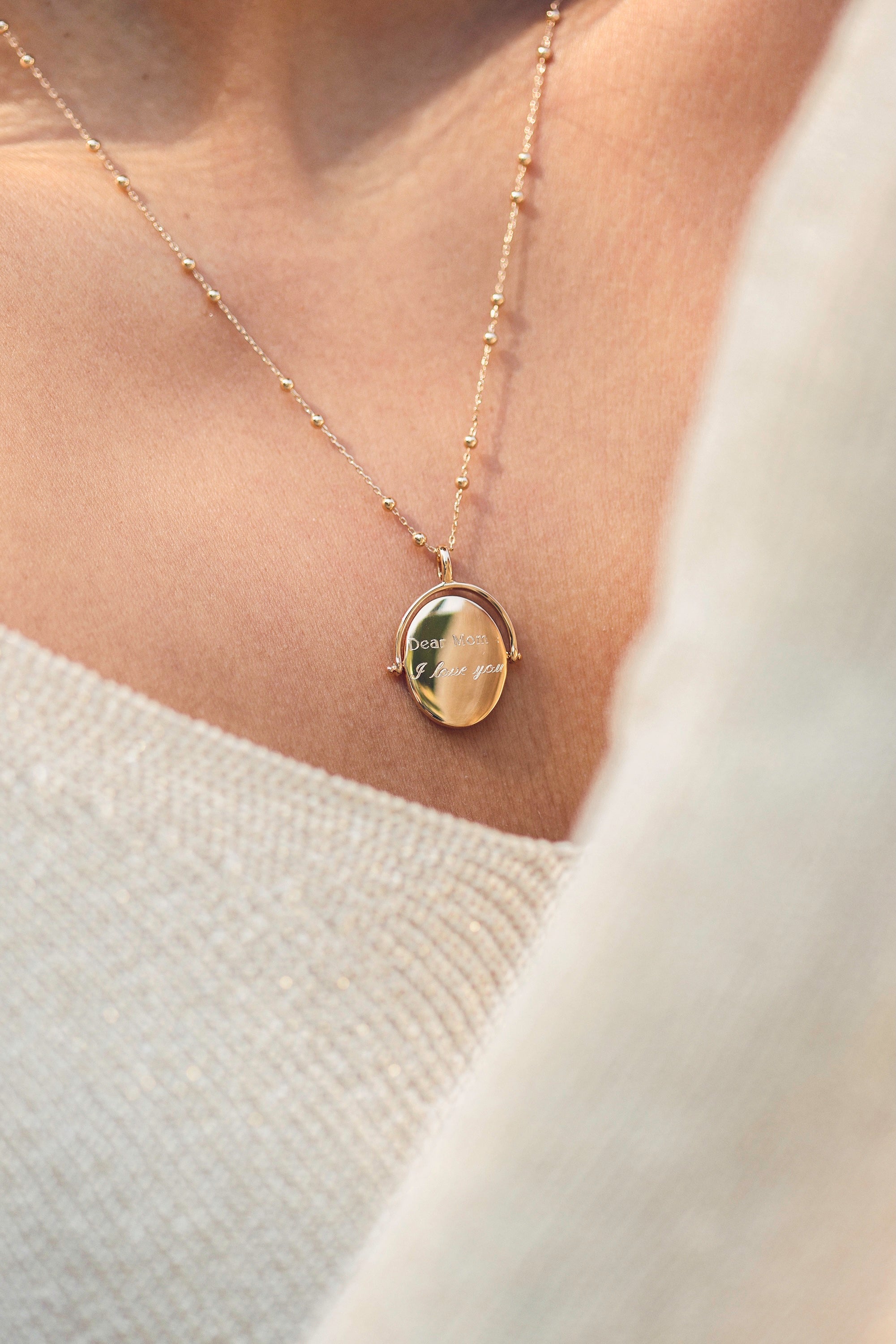 Collier doré personnalisable pour gravure agate noire Joya - Bijou porté