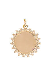 Collier personnalisable doré à graver médaille Ness L - Bijou sur fond blanc