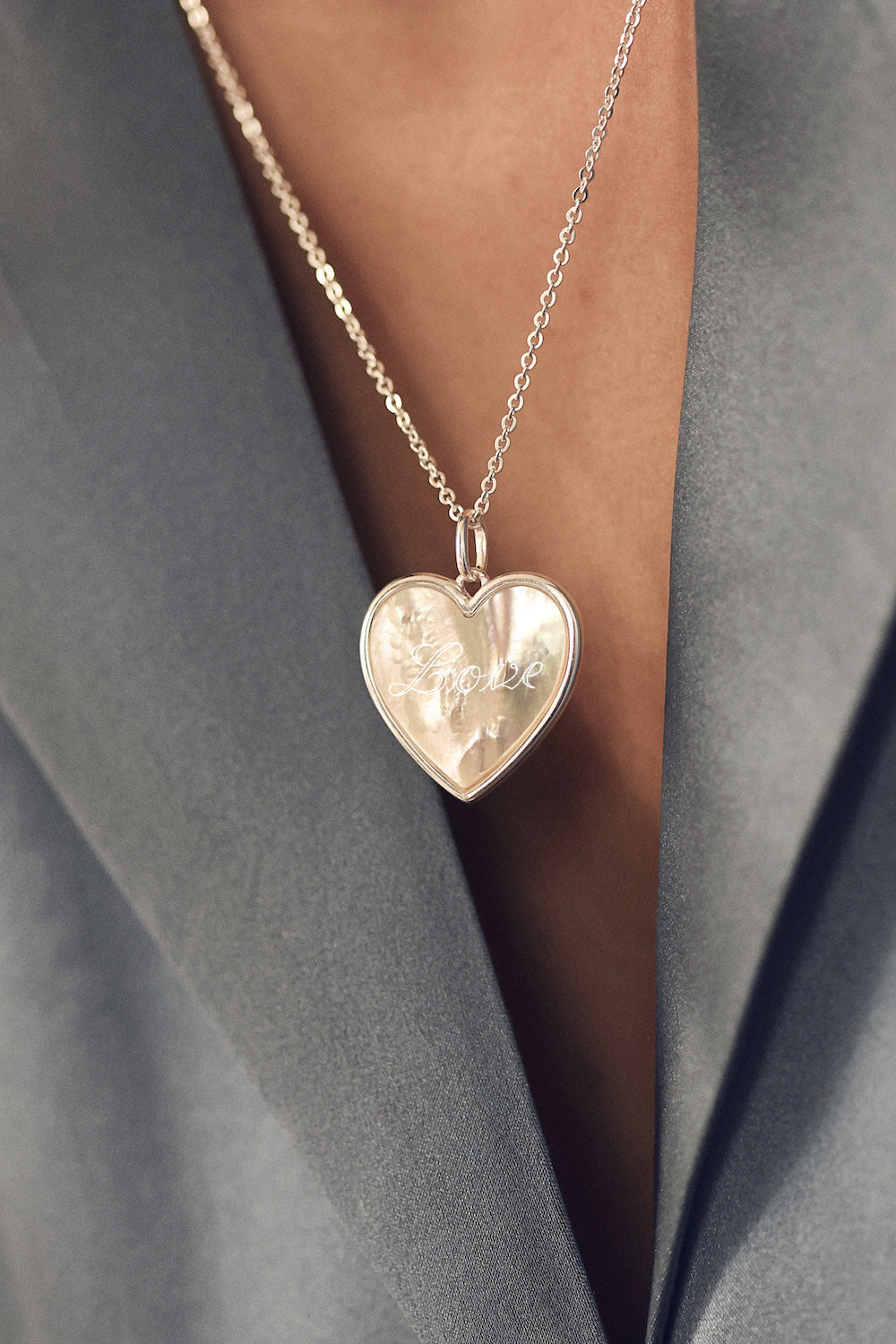 Médaille à graver argent pour collier personnalisable Gina coeur M - Bijou porté