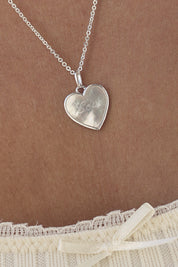 Médaille à graver argent pour collier personnalisable Gina coeur S - Bijou porté