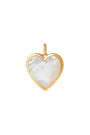 Médaille à graver dorée pour collier personnalisable Gina coeur M - Bijou sur fond blanc
