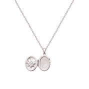 Médaillon ouvrant Elvira argent ovale avec étoile polaire sertie de zircons - Bijou photographié sur fond blanc