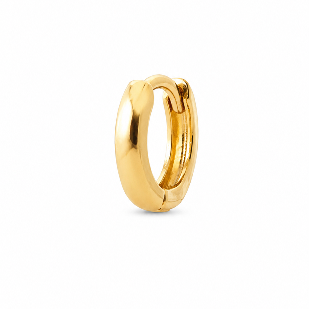 Mini créole dorée unité Mailys 1,2cm - Bijou sur fond blanc