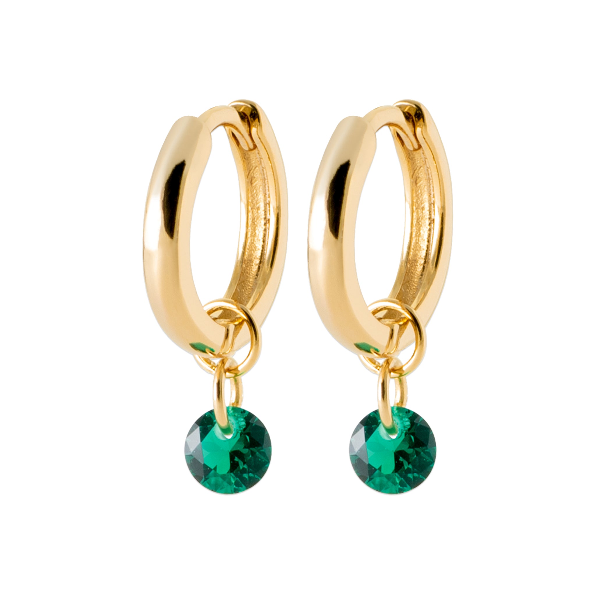 Mini créoles dorées avec pendentif zircon vert - Bijou photographié sur fond blanc