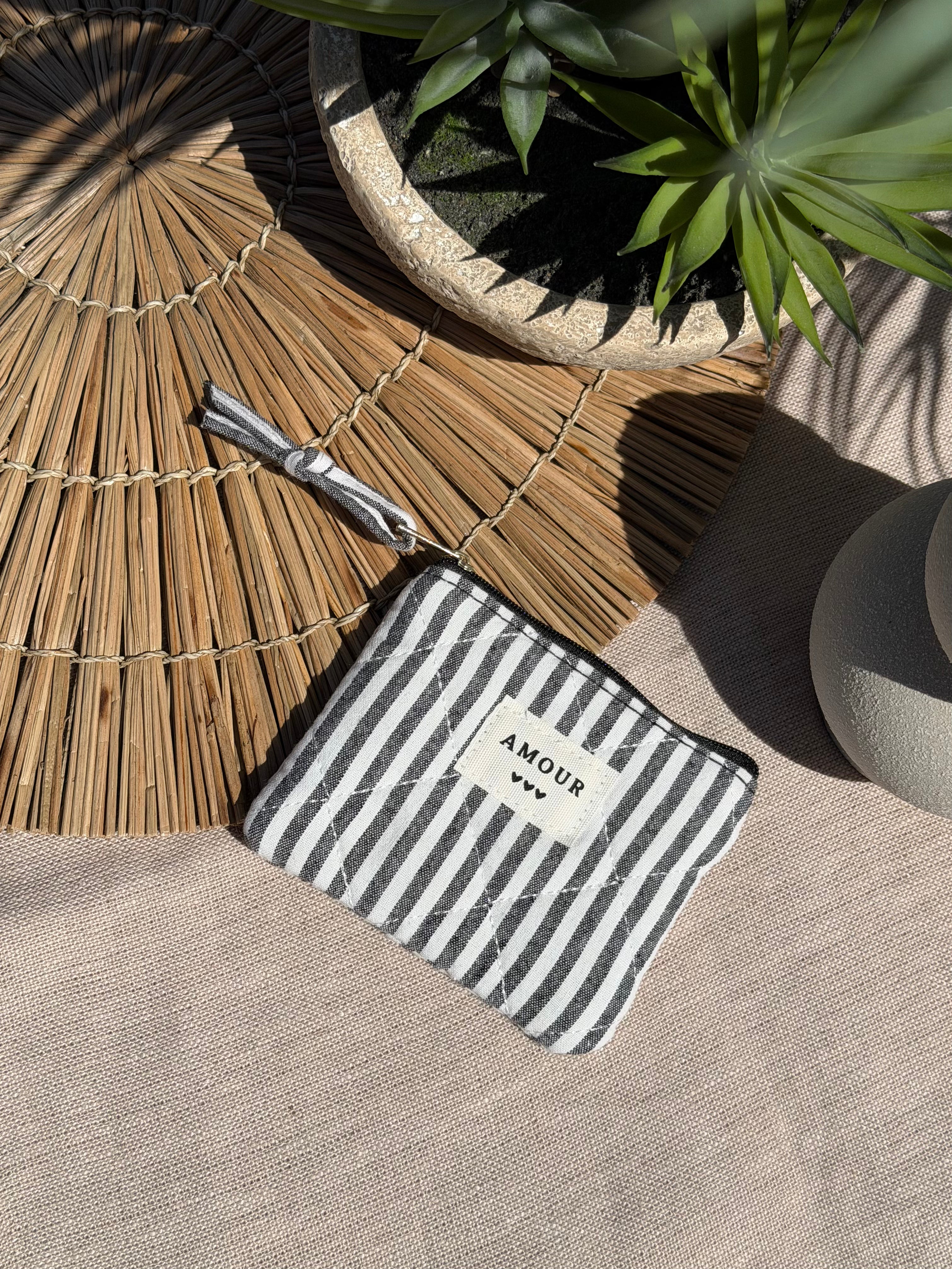 Petite pochette à zip rayée noir et blanc - Accessoire