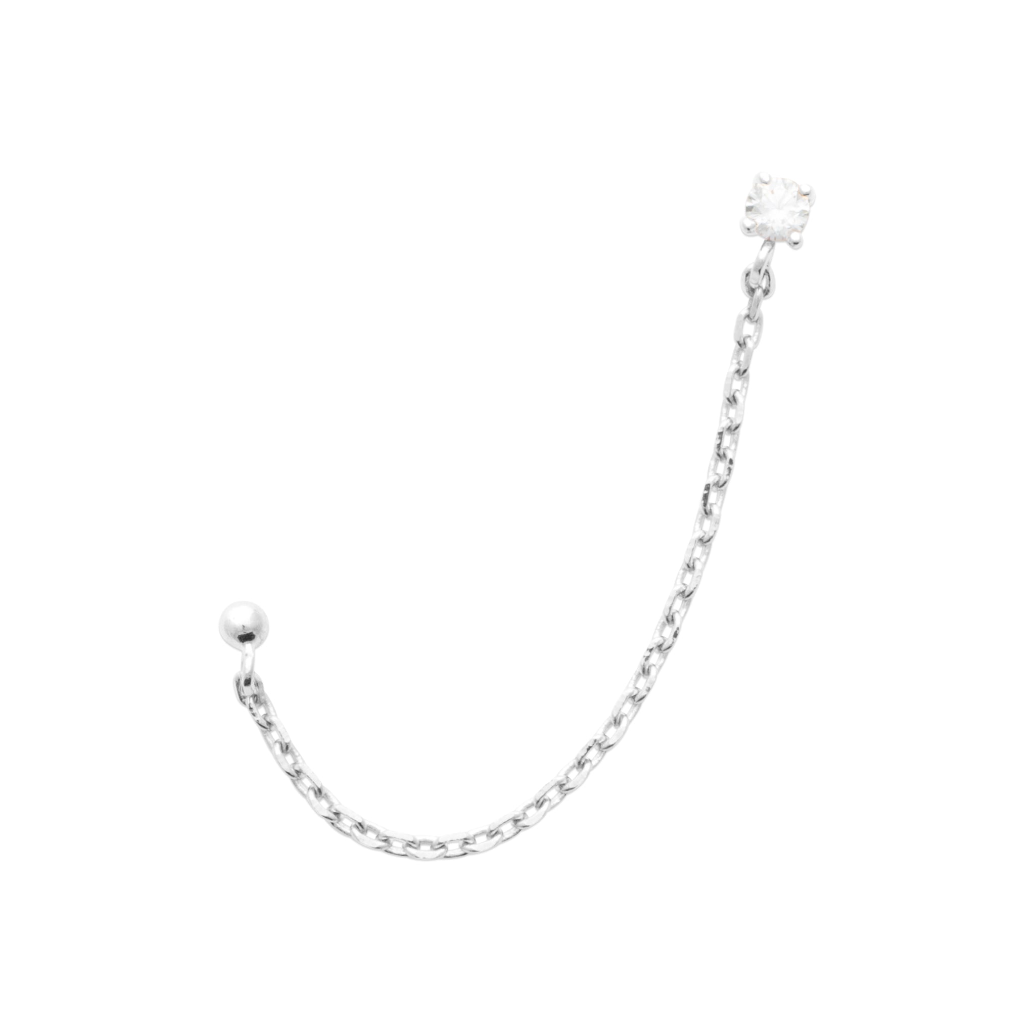 Boucle d'oreille monoboucle à l'unité Bénadia en argent chaîne reliant un zircon et une perle - Bijou sur fond blanc