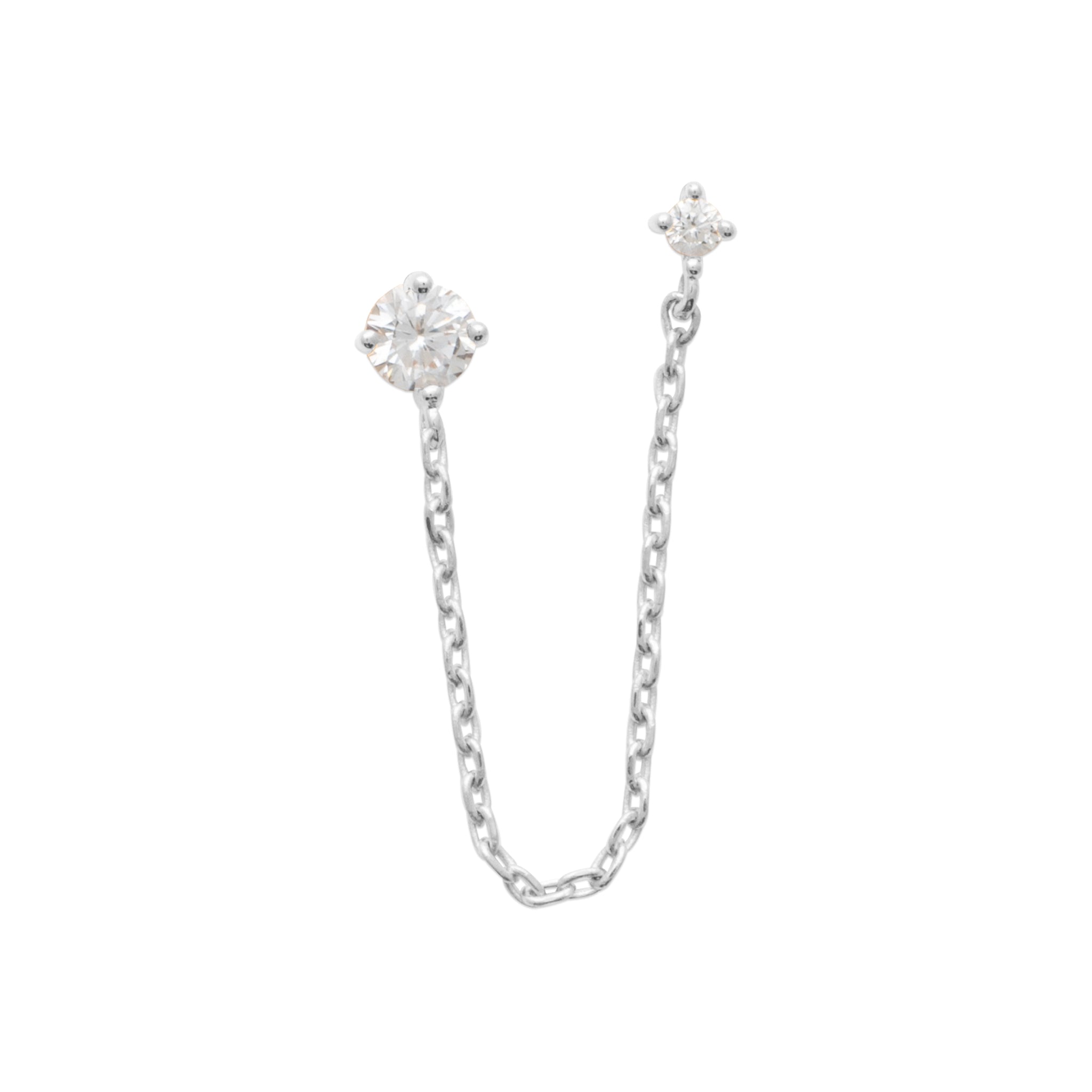 Boucle d'oreille à l'unité Livia blanc en argent ornée de zircons blancs - Bijou sur fond blanc