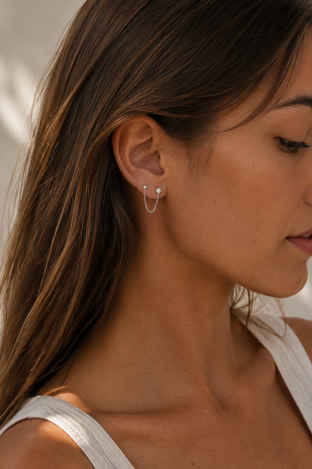 Boucle d'oreille à l'unité Livia blanc en argent ornée de zircons blancs - Bijou porté