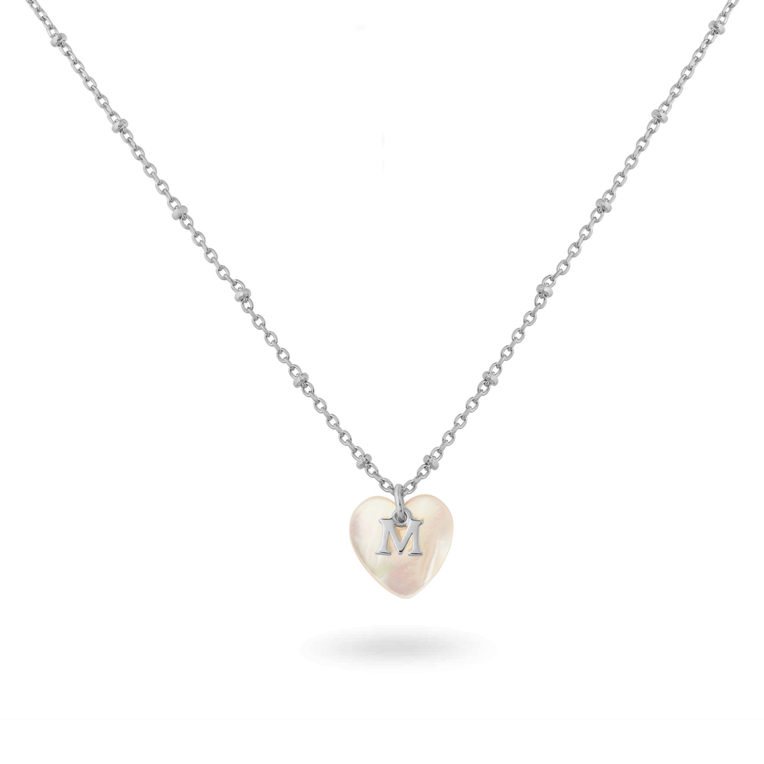 Pendentif coeur en nacre pour collier personnalisable en argent initiale ou charm - Bijou sur fond blanc