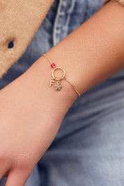 Charm doré zircon Mini fleur rose - Bijou porté