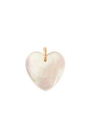 Pendentif coeur en nacre pour collier personnalisable doré initiale et charm - Bijou sur fond blanc