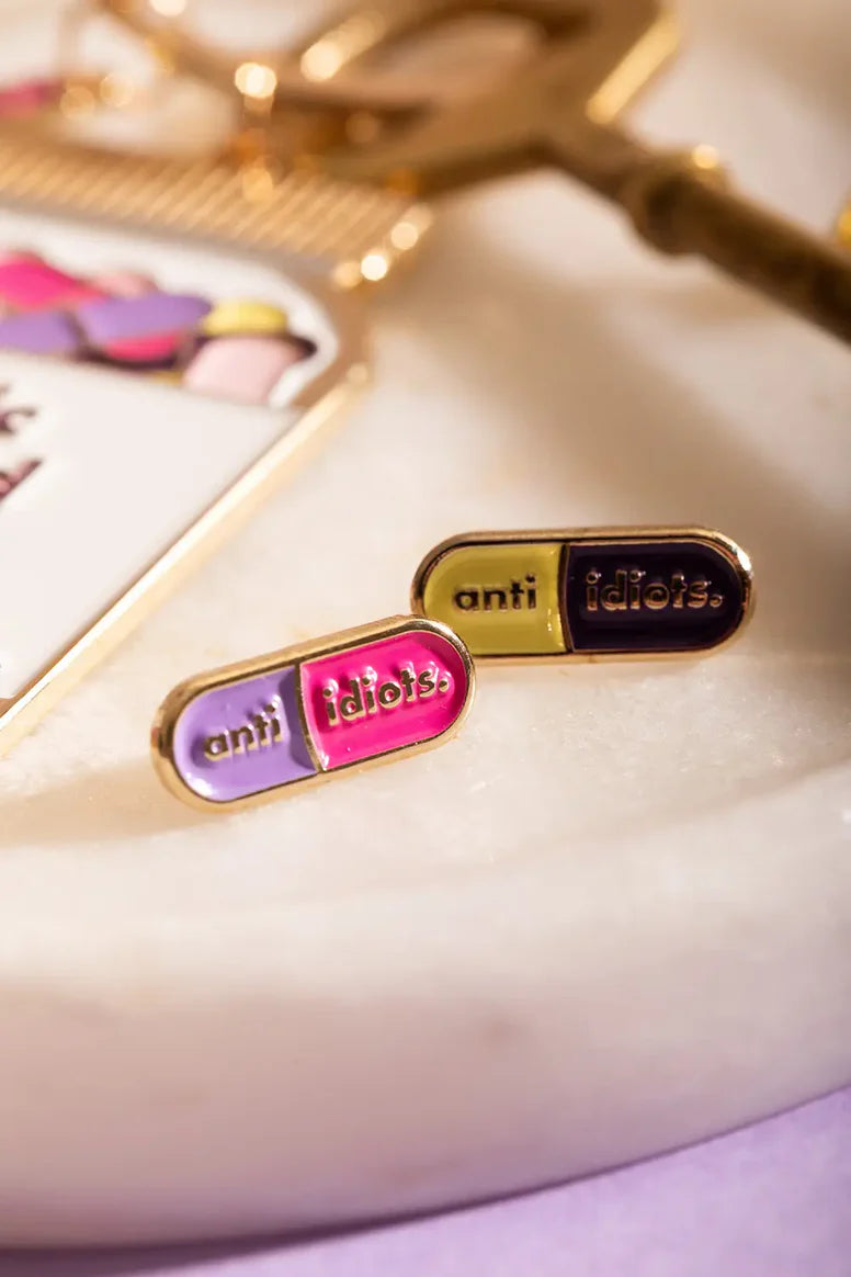Pin's doré gélules anti-idiots - Accessoire