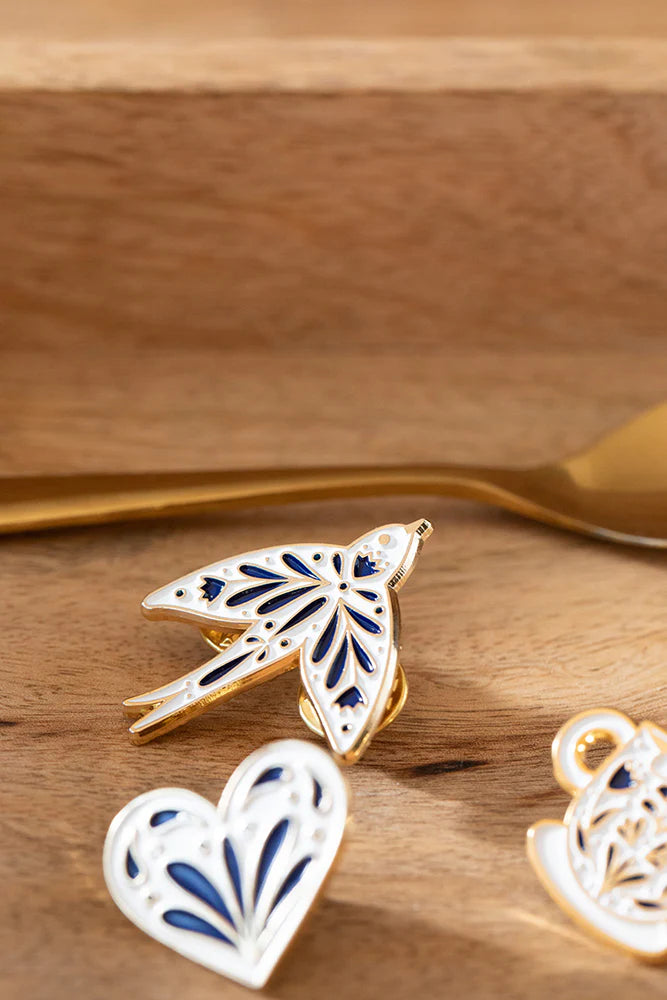 Pin's doré hirondelle - Accessoire