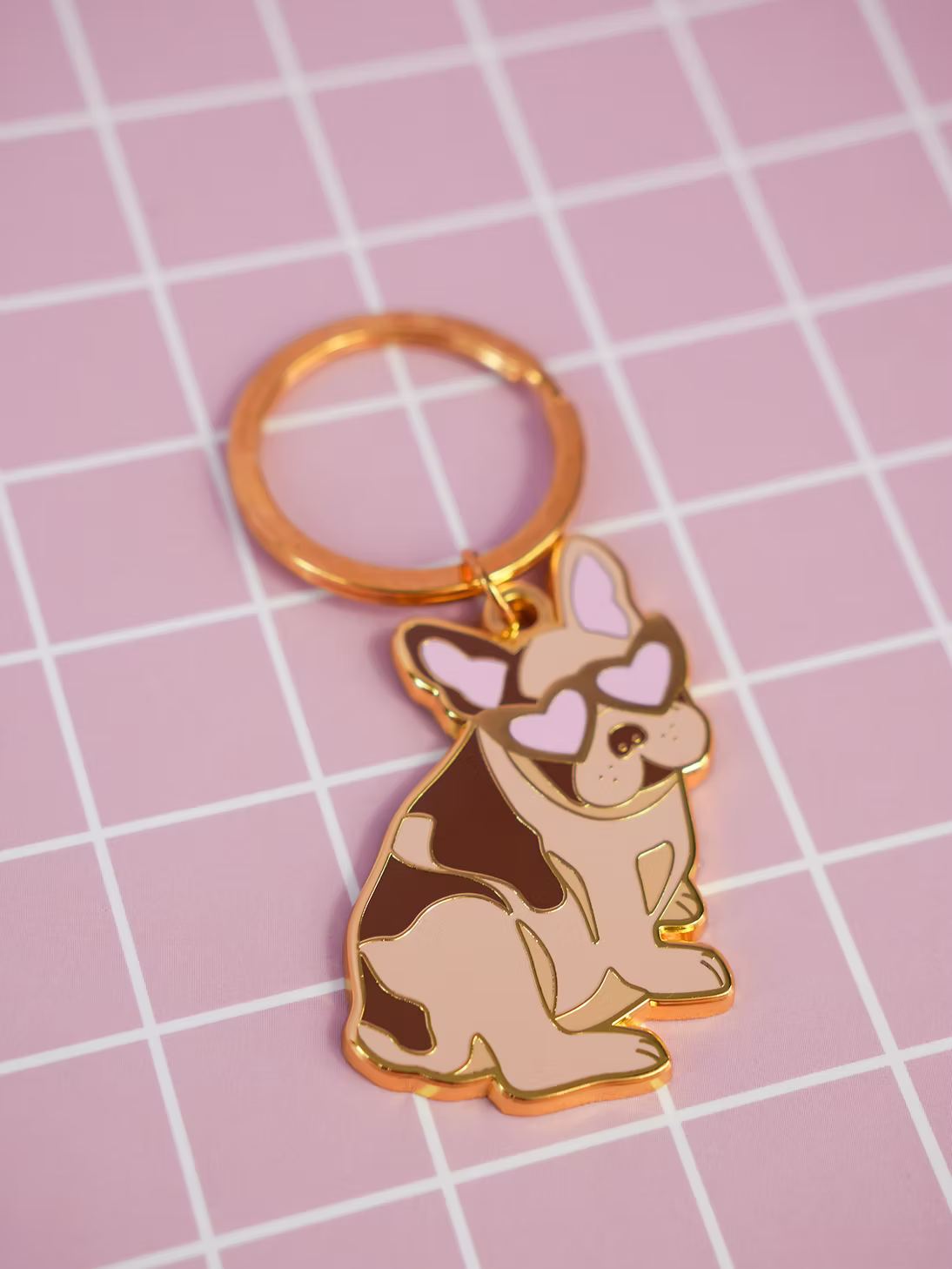 Porte-clé bouledogue qui porte des lunettes en forme de cœur - Accessoire