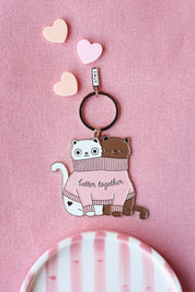 Porte-clé deux chat dans un pull rose - Accessoire