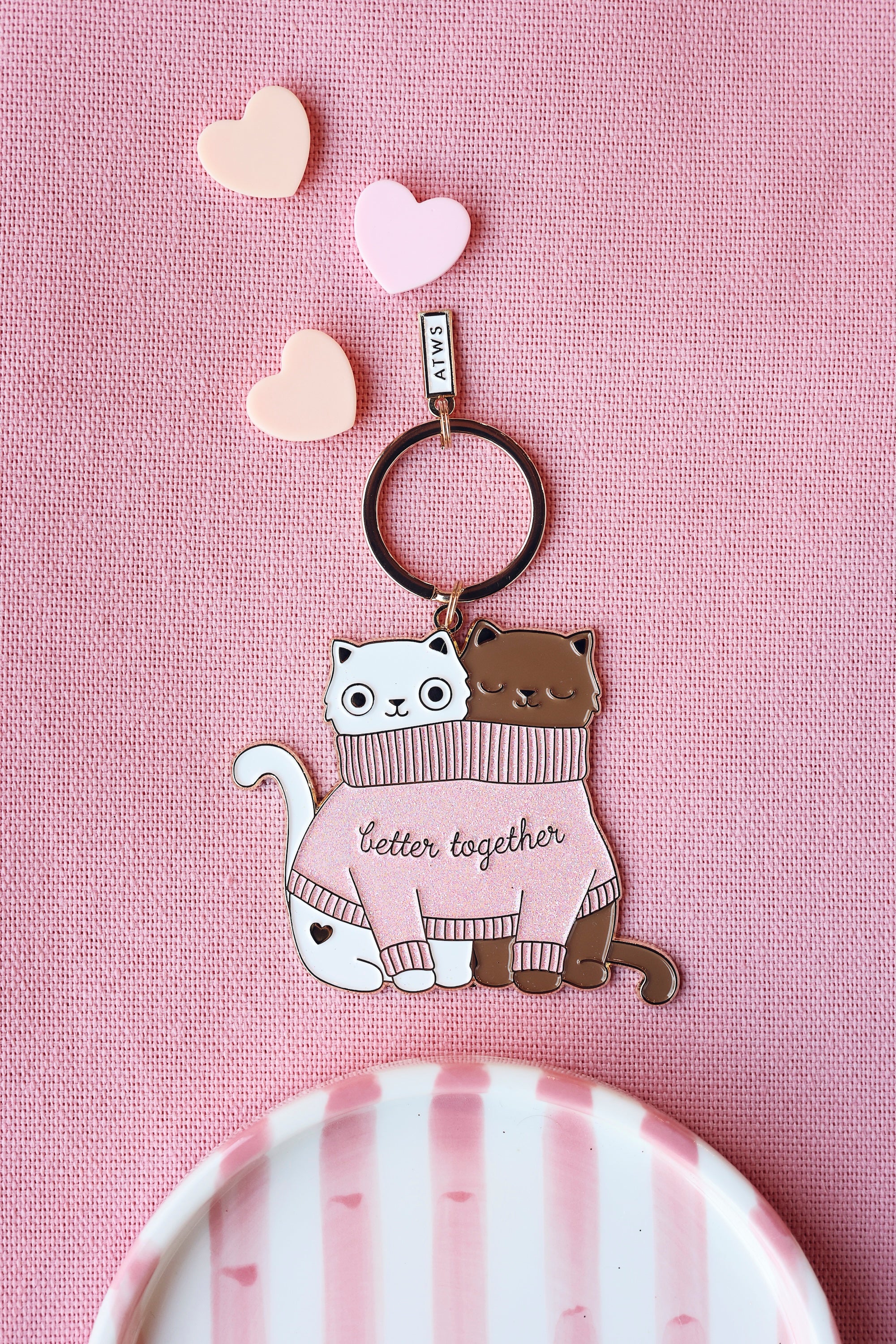 Porte-clé deux chat dans un pull rose - Accessoire