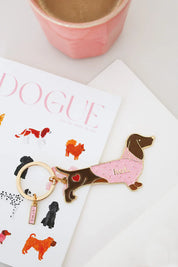 Porte-clé chien saucisse avec un pull rose - Accessoire